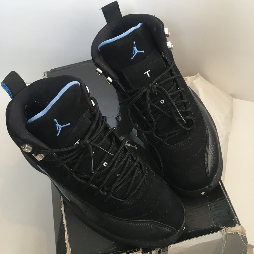 Air Jordan 12 Retro nubuck sz 8.5